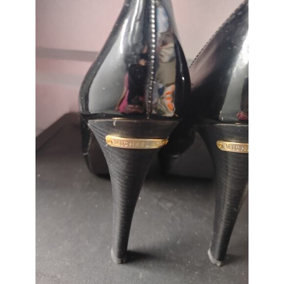 Michael Kors Heels Peep Toe Criss Cross Black Logo Patent Leather Sz 8.5 - Picture 5 of 6